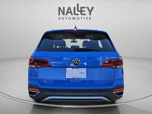 Used 2022 Volkswagen Taos SE w/ Panoramic Sunroof Package image 4
