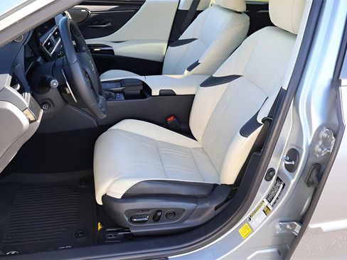 Used 2022 Lexus ES 300h w/ Luxury Package image 13