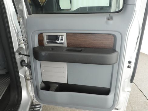 Used 2014 Ford F150 Lariat w/ Equipment Group 502A Luxury image 20