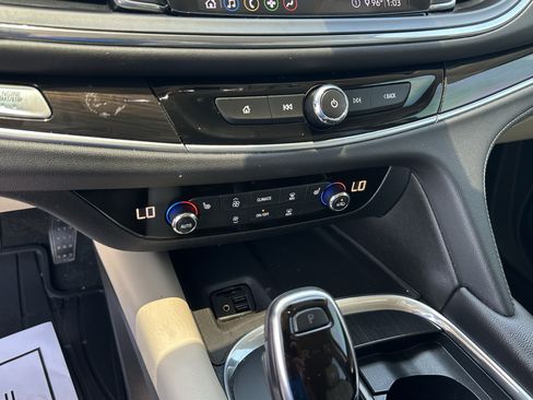 Used 2020 Buick Enclave Essence FWD image 24