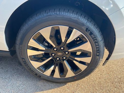 New 2027 Ford Expedition Platinum w/ Driver's Package AWD/4WD image 4