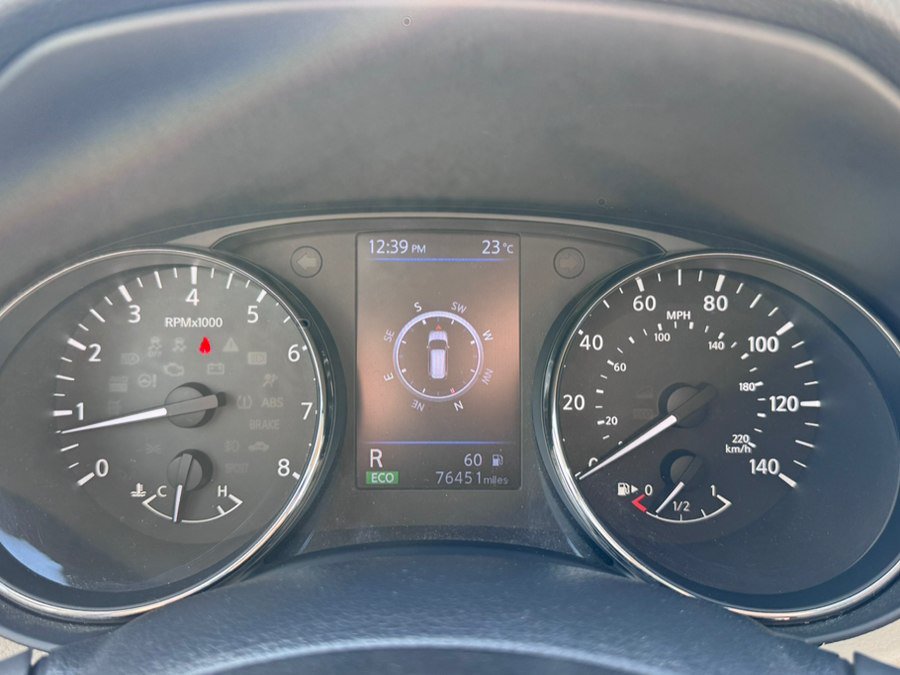 Used 2018 Nissan Rogue SV w/ Premium Package AWD/4WD image 17