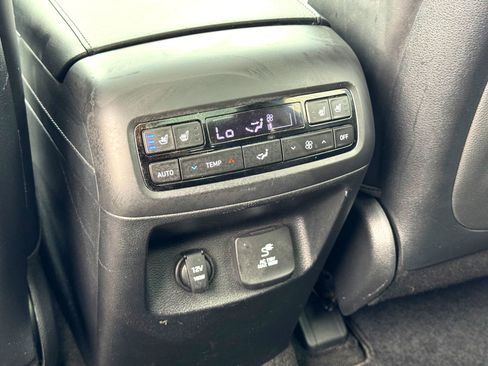 Used 2021 Hyundai Palisade Limited image 24