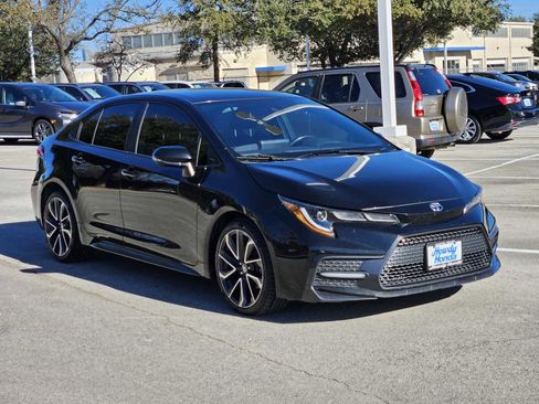 Used 2022 Toyota Corolla SE image 3
