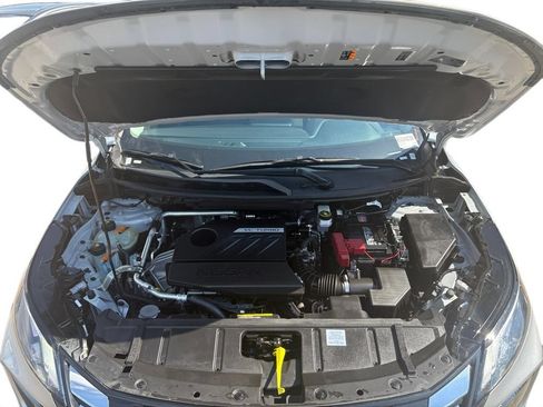 Used 2025 Nissan Rogue SV AWD/4WD image 18