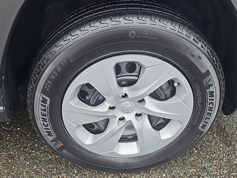 Used 2023 Toyota RAV4 LE image 9