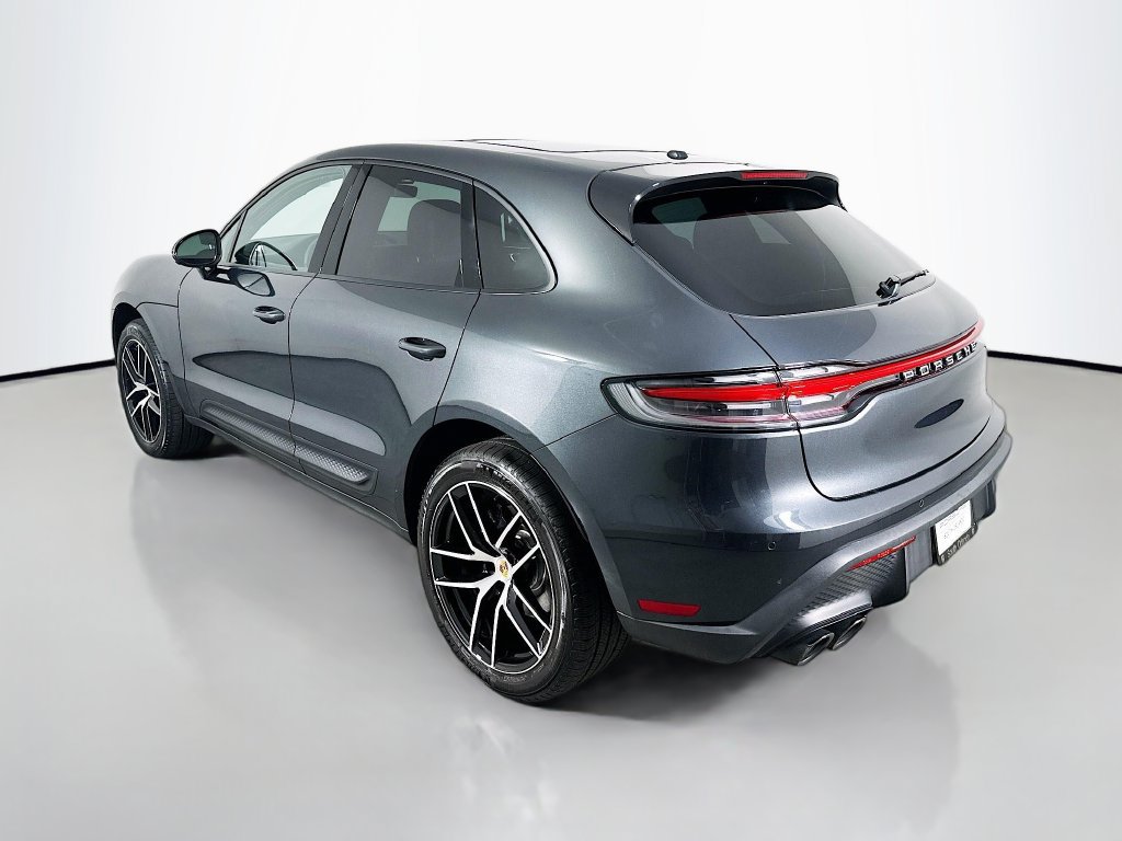 Certified 2025 Porsche Macan AWD/4WD image 3