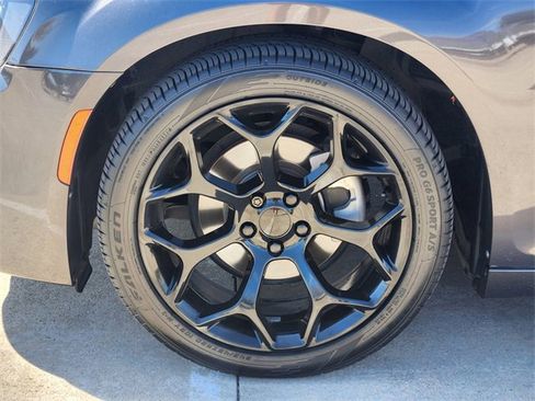 Used 2021 Chrysler 300 Touring w/ Sport Appearance Package image 10