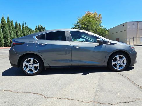 Used 2017 Chevrolet Volt LT w/ Comfort Package FWD image 4