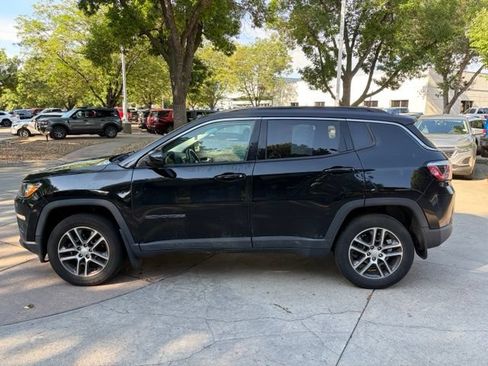 Used 2018 Jeep Compass Latitude w/ Popular Equipment Group AWD/4WD image 2