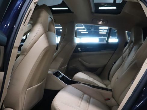 Used 2020 Porsche Panamera image 15