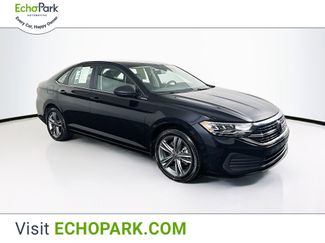 Used 2024 Volkswagen Jetta SE image 1