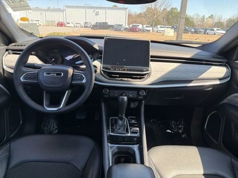 Used 2024 Jeep Compass Latitude image 26