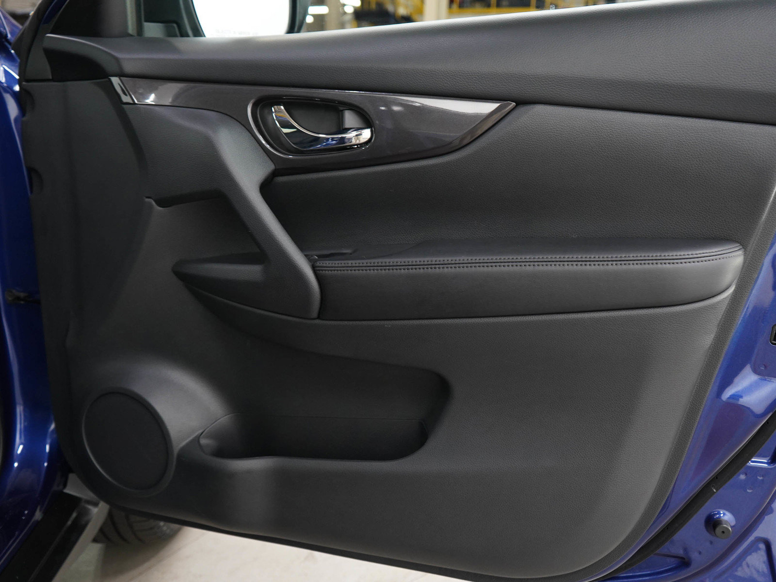 Used 2018 Nissan Rogue SV AWD/4WD image 11