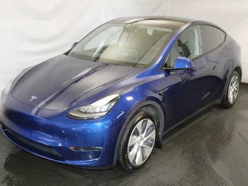 Used 2021 Tesla Model Y Long Range AWD/4WD image 1
