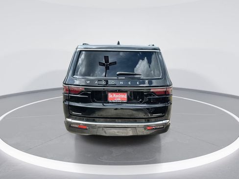 Used 2022 Jeep Wagoneer Series III w/ Premium Group I AWD/4WD image 7