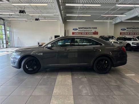 Used 2016 Ford Taurus Limited FWD image 13