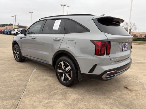 Used 2023 Kia Sorento EX w/ Panoramic Sunroof Package image 7