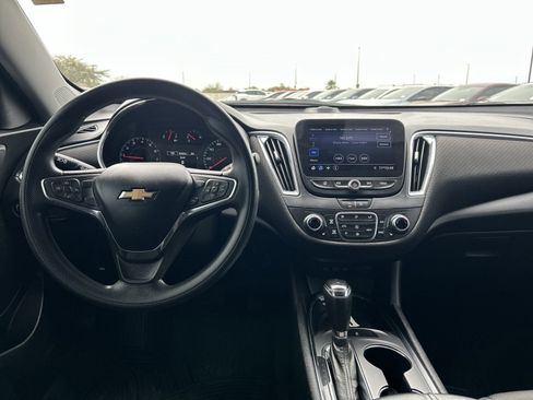 Used 2020 Chevrolet Malibu LT image 16