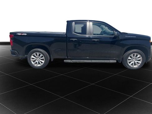 Used 2022 Chevrolet Silverado 1500 Custom image 2