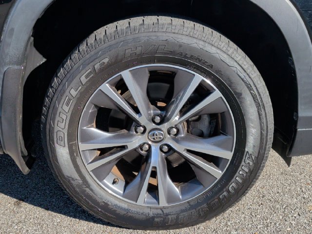 Used 2016 Toyota Highlander XLE AWD/4WD image 9
