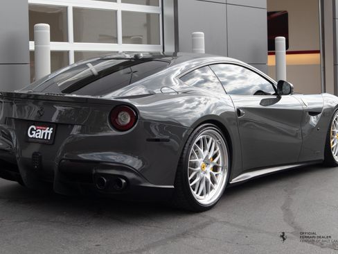 Used 2014 Ferrari F12 Berlinetta RWD image 6