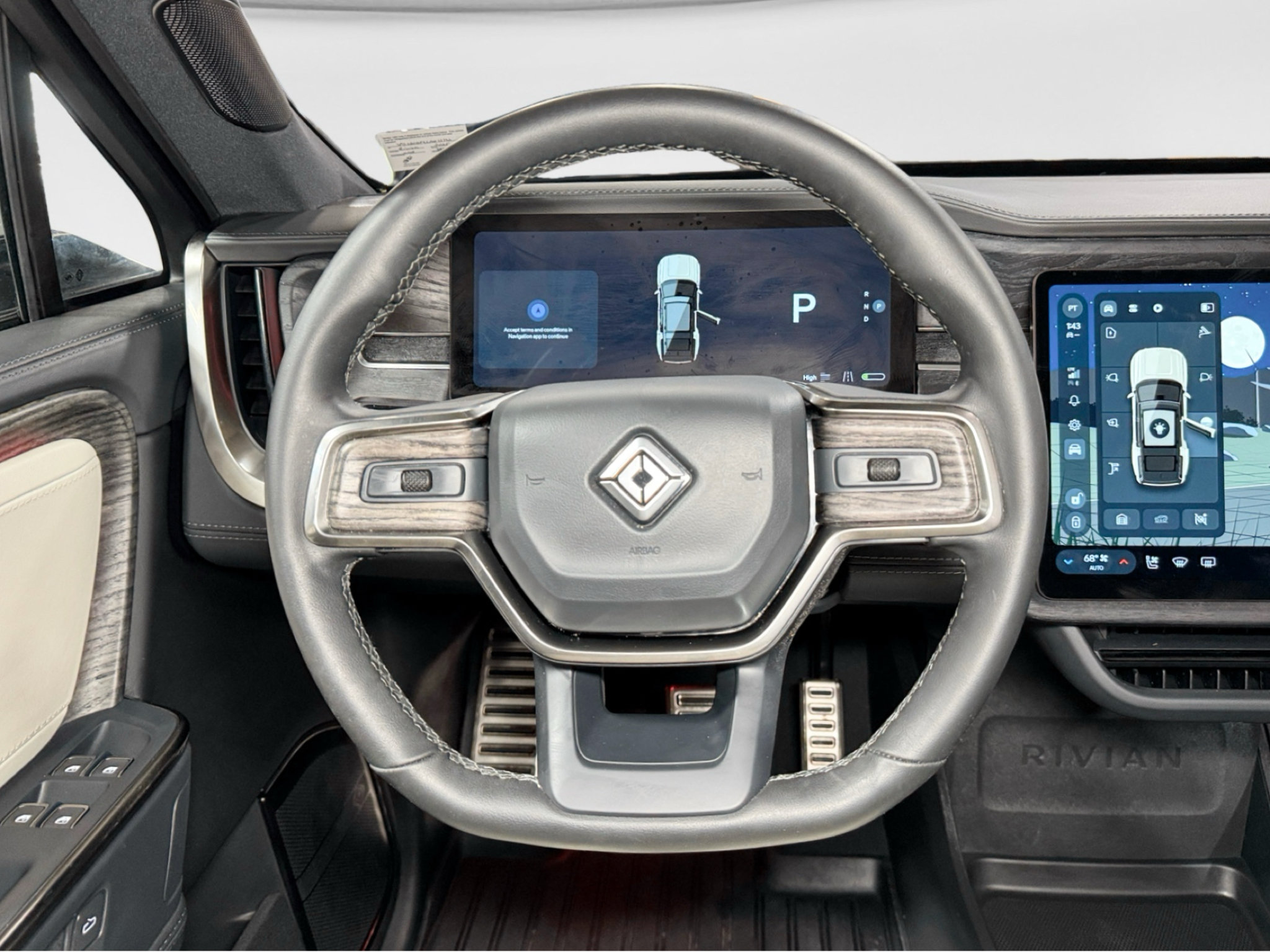 Used 2025 Rivian R1S Premium Dual AWD/4WD image 8