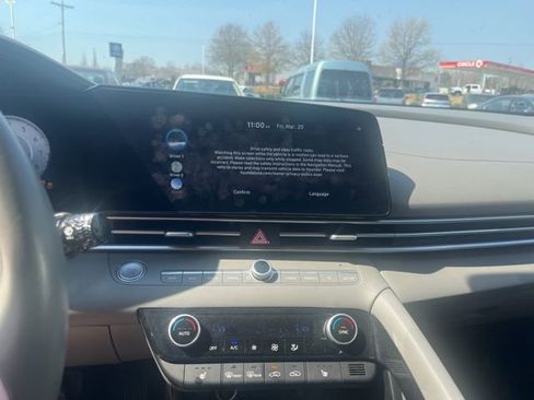 Used 2025 Hyundai Elantra SEL image 13