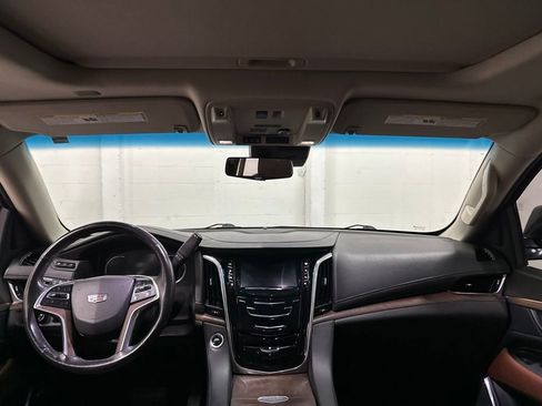 Used 2018 Cadillac Escalade ESV Premium Luxury RWD image 61
