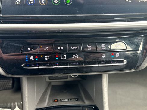 Certified 2023 Chevrolet Bolt EUV Premier FWD image 28