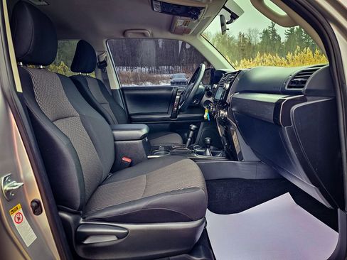 Used 2015 Toyota 4Runner Limited image 41