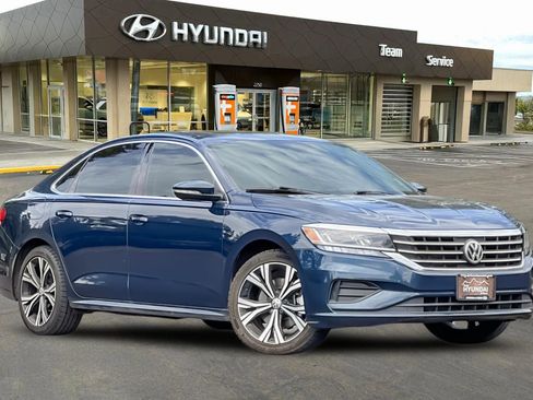 Used 2022 Volkswagen Passat 2.0T SE image 2