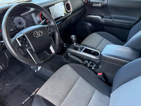 Used 2021 Toyota Tacoma TRD Off-Road w/ Technology Package AWD/4WD image 5