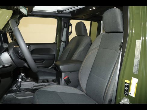 Used 2024 Jeep Wrangler Sport S image 19