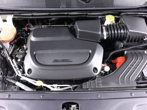 Used 2022 Chrysler Pacifica Touring-L w/ Uconnect Theater Family Group FWD image 46