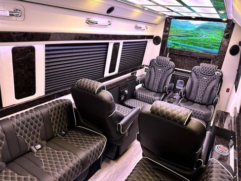 Used 2023 Mercedes-Benz Sprinter 3500 w/ Parking Package image 15