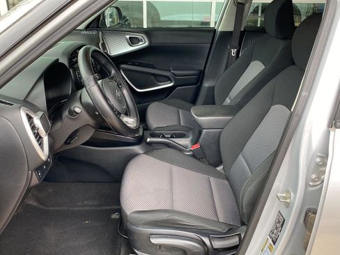 Used 2021 Kia Soul LX image 11