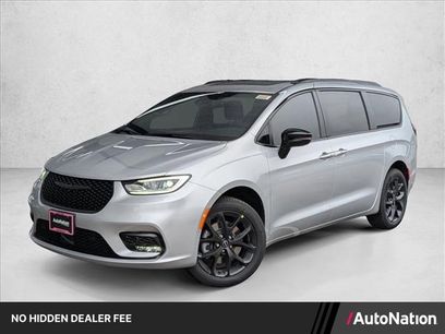 New 2026 Chrysler Pacifica Limited w/ S Appearance Package