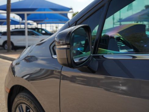 Used 2025 Honda Odyssey Touring image 11