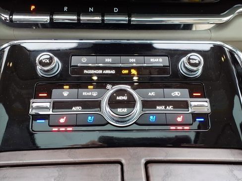 Used 2019 Lincoln Navigator Reserve image 22