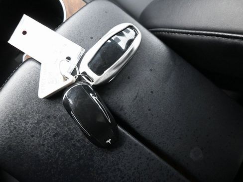 Used 2020 Tesla Model S Long Range Plus image 10