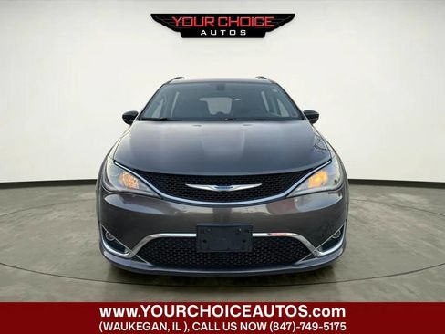 Used 2018 Chrysler Pacifica Touring-L Plus w/ Tire & Wheel Group image 8