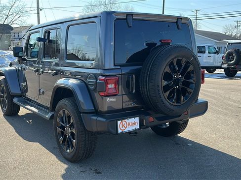 Used 2025 Jeep Wrangler Sahara image 6