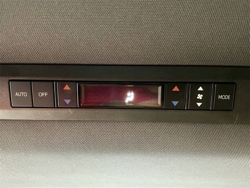 Used 2021 Toyota Sienna XLE image 23