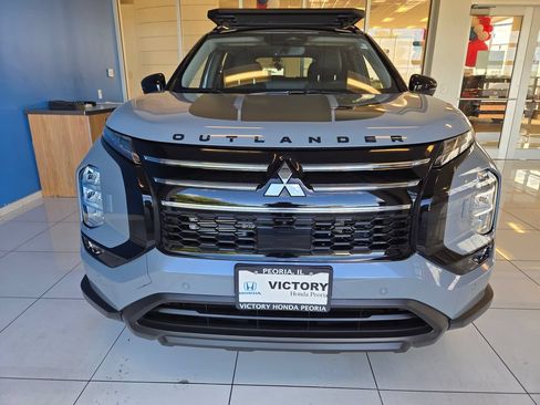 Used 2026 Mitsubishi Outlander LE AWD/4WD image 2