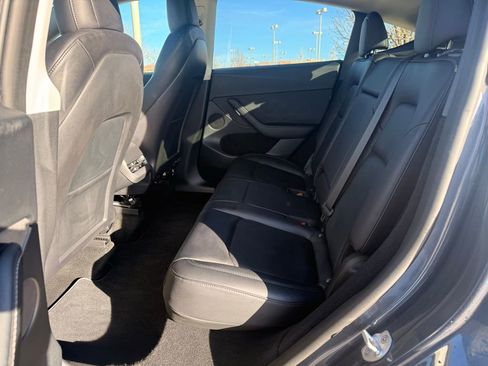 Used 2023 Tesla Model Y Performance image 21