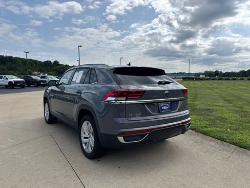Used 2020 Volkswagen Atlas Cross Sport SE w/ Panoramic Sunroof Package AWD/4WD image 7