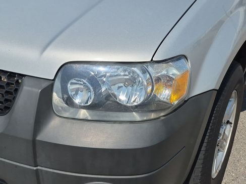 Used 2005 Ford Escape 4WD Hybrid image 10