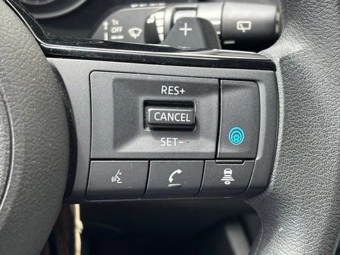 Used 2023 Nissan Rogue SV AWD/4WD image 9