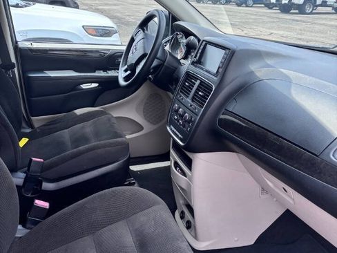 Used 2018 Dodge Grand Caravan SE w/ UConnect Hands-Free Group FWD image 5
